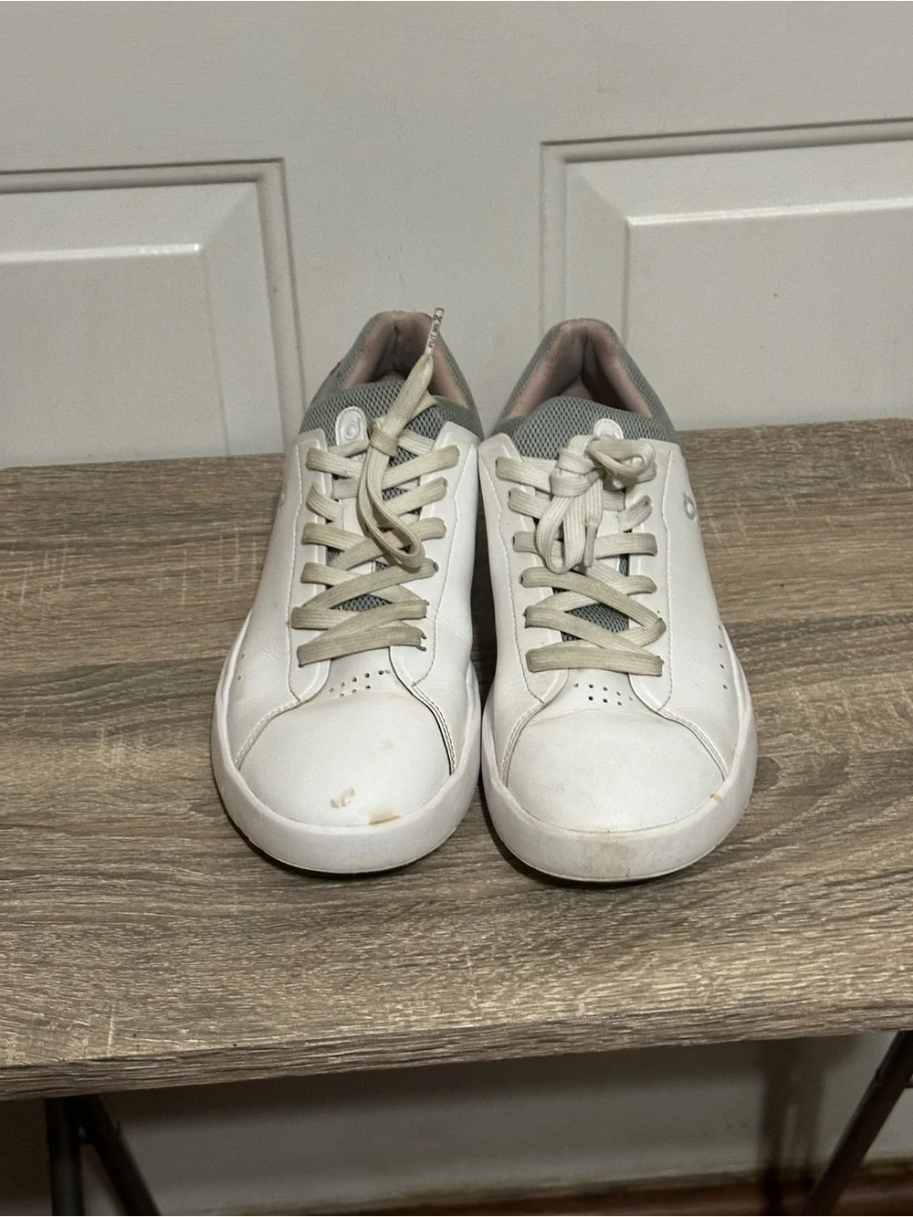 On Running Womens The Roger Cloud White Roseship Casual Run Sneakers Shoe Sz 10